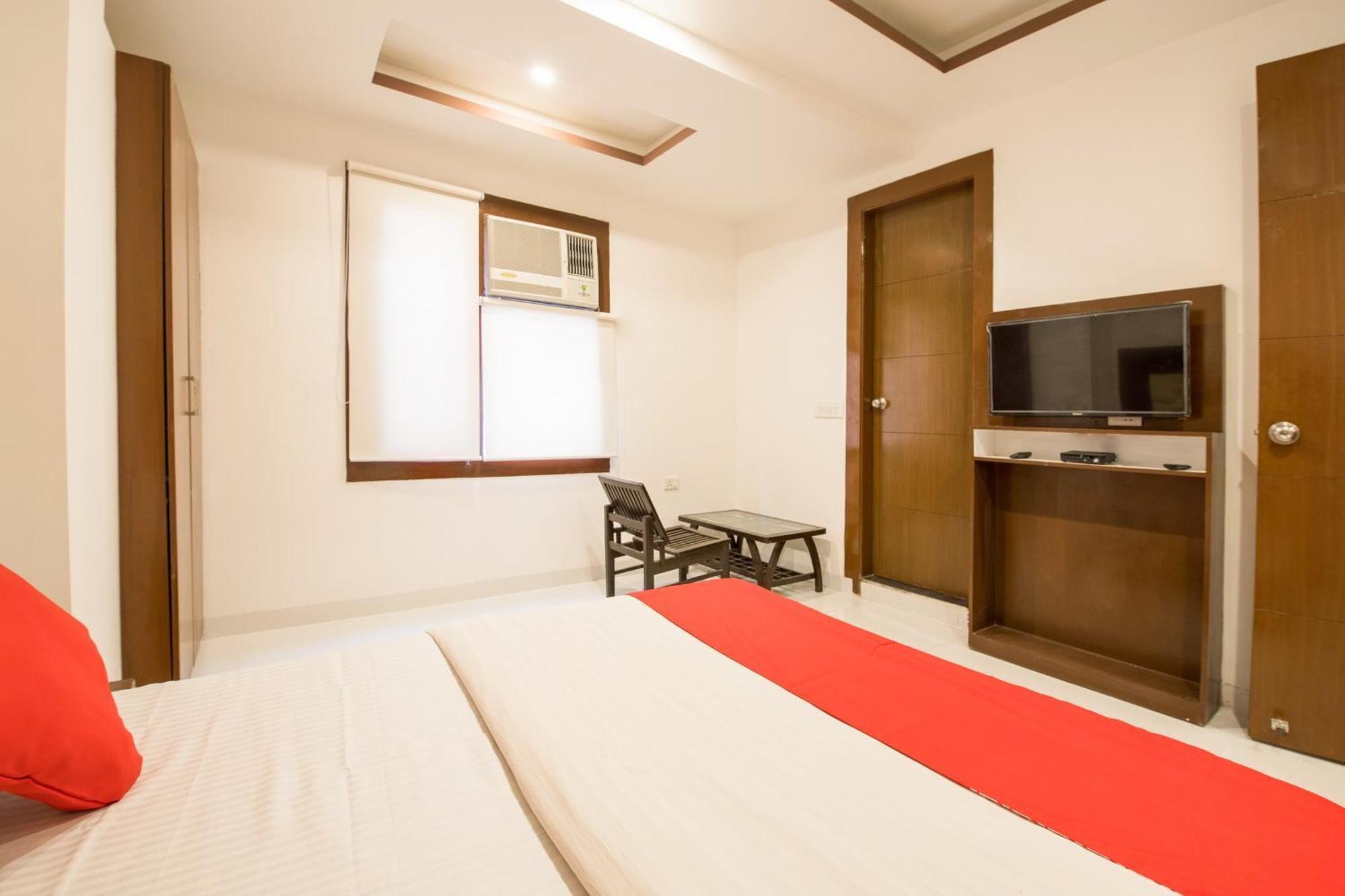 Hotel O Melfort Nuova Delhi Esterno foto